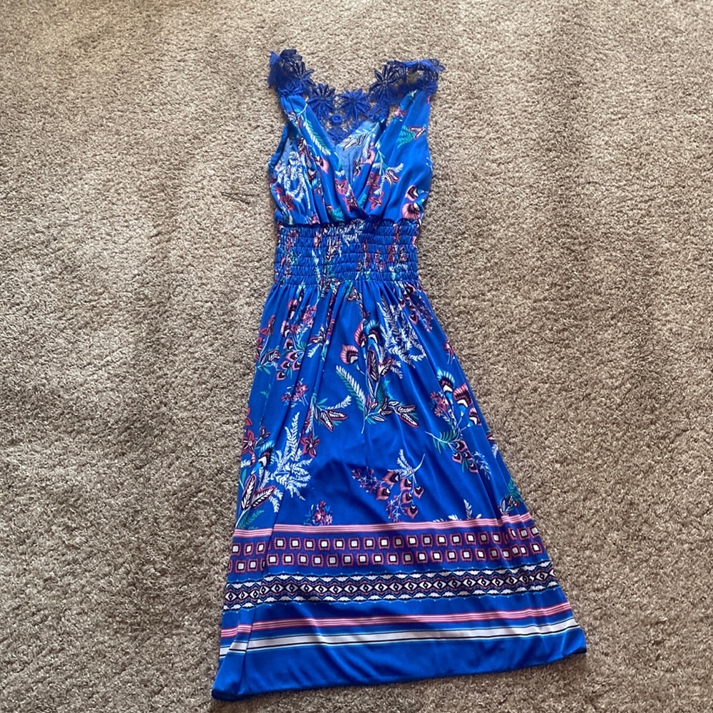 Floral pattern lacey back dress